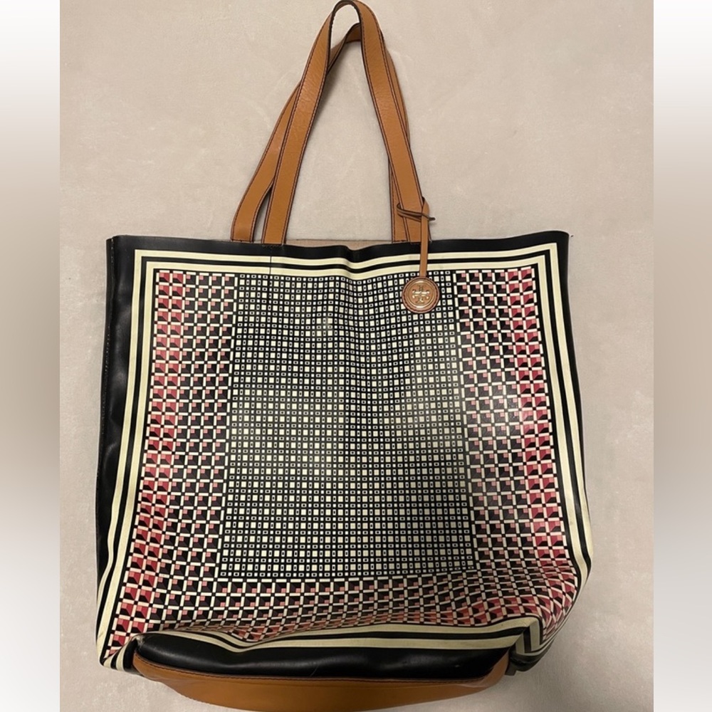 🍀Tory Burch Tote with pouch
